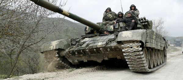 Un tanque de las autodefensas de Nagorno Karabaj - Sputnik Mundo