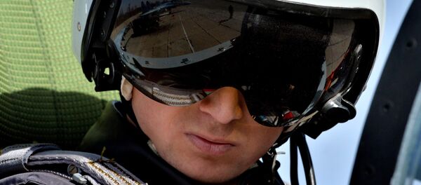 El casco de un piloto ruso - Sputnik Mundo