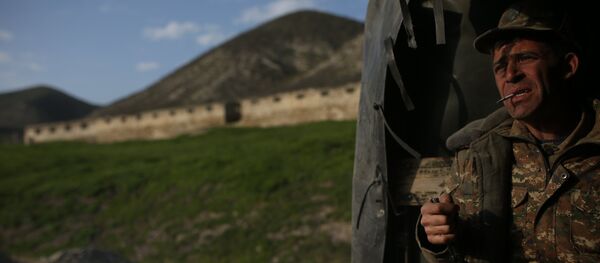 Militar en Nagorno Karabaj Militar en Nagorno Karabaj - Sputnik Mundo