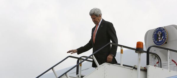 John Kerry, secretario de Estado de EEUU, en el aeropuerto internacional de Kabul - Sputnik Mundo