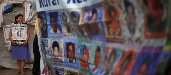 Protesta por los 43 estudiantes desaparecidos en la Ciudad de México Protesta por los 43 estudiantes desaparecidos en la Ciudad de México - Sputnik Mundo