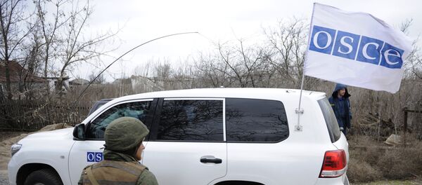 Carro de OSCE en Donbás - Sputnik Mundo