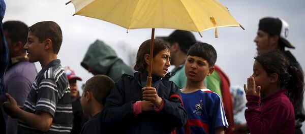 Unos refugiados menores de edad - Sputnik Mundo