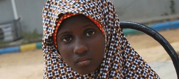 Zahra'u Babangida de 13 años detenida con la cinturón de explosivos puesto a su cuerpo - Sputnik Mundo