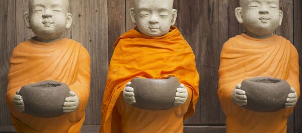 Статуэтки буддийских монахов - Sputnik Mundo