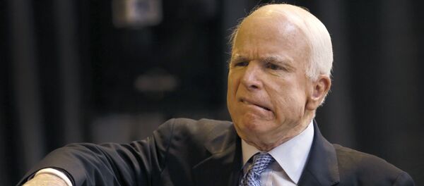 John McCain, senador republicano - Sputnik Mundo
