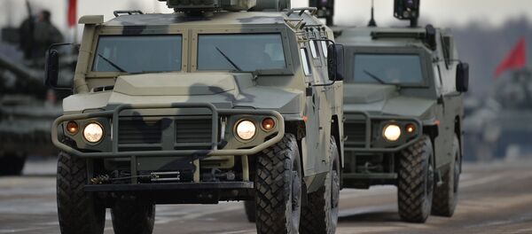 El coche blindado ruso Tigre con los módulos Ballesta y Kornet - Sputnik Mundo