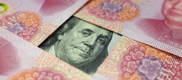 A US 100-dollar banknote with a portrait of Benjamin Franklin and Chinese 100-yuan banknotes with portrait of late Chinese Chairman Mao Zedong are seen in the picture illustration in Beijing, China - Sputnik Mundo