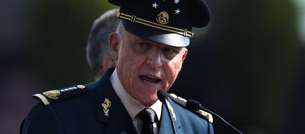 Mexico's Defense Secretary Gen. Salvador Cienfuegos Zepeda speaks to soldiers at the Number 1 military camp in Mexico City - Sputnik Mundo