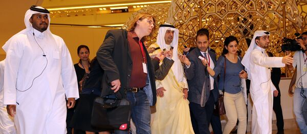 El ministro de Finanzas de Kuwait y el ministro de Ministro de Petróleo Anas al-Saleh arriban a la cumbre de la OPEP en Doha, El 17 de febrero del 2016 - Sputnik Mundo