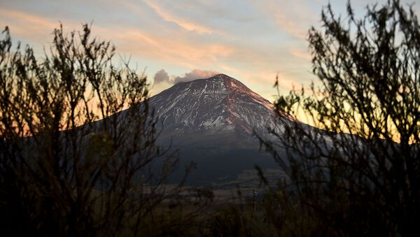 Volcán Popocatépetl - Sputnik Mundo