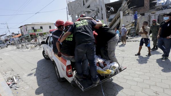 Aumenta a 525 el número de muertos por el terremoto de Ecuador Aumenta a 525 el número de muertos por el terremoto de Ecuador - Sputnik Mundo