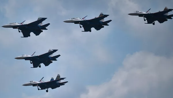 En la región de Moscú tomó lugar el ensayo del componente aéreo del Desfile de la Victoria. En el ensayo participaron alrededor de cien helicópteros y aviones - Sputnik Mundo