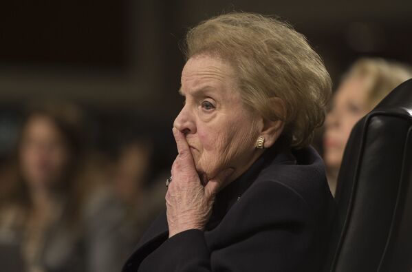 La exsecretaria de Estado de EEUU (1997-2001) Madeleine Albright falleció el 23 de marzo a los 84 años. Pasará a la historia como la primera mujer en ocupar el cargo y por sus fuertes declaraciones sobre política exterior, la ampliación de la OTAN y las guerras en la antigua Yugoslavia. - Sputnik Mundo