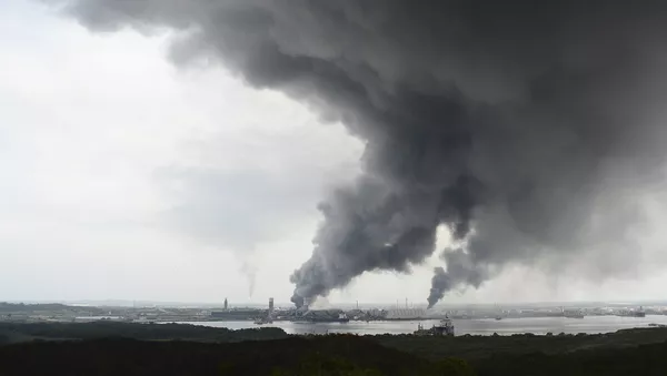 Explosión en una instalación petroquímica en México - Sputnik Mundo