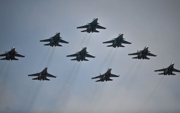 Cazas rusos Su-30 y Su-35 - Sputnik Mundo