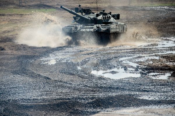 El tanque volador T-80 - Sputnik Mundo