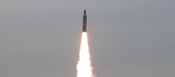 Lanzamiento de un misil balístico, Corea del Norte - Sputnik Mundo