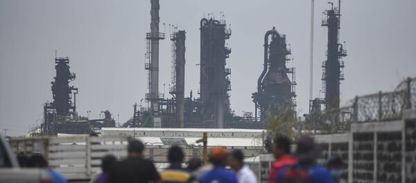 Explosión en una planta petrolera en México - Sputnik Mundo