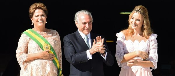 Dilma Rousseff, Michel Temer y su esposa Marcela (dcha.) Dilma Rousseff, Michel Temer y su esposa Marcela (dcha.) - Sputnik Mundo