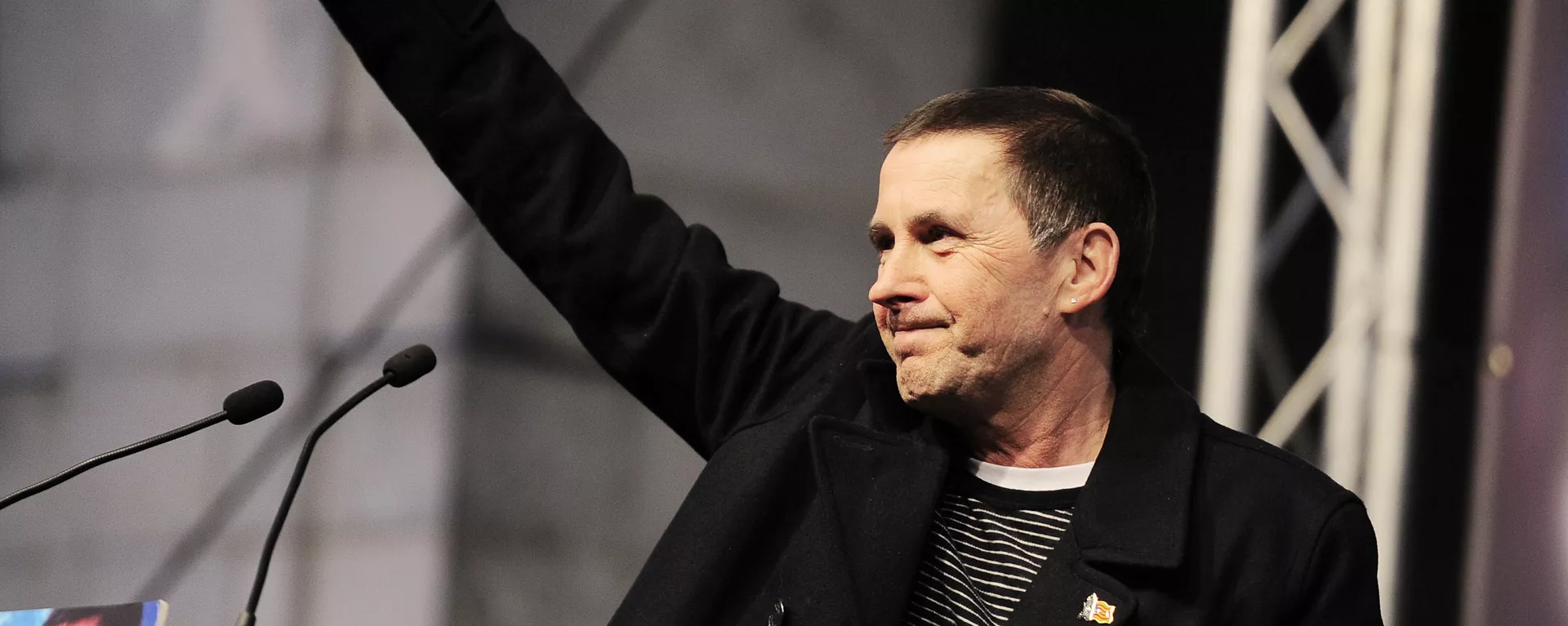 Leader of the Basque Patriotic Left movement Arnaldo Otegi waves during a public appearance in the northern Spanish Basque city of Elgoibar on March 1, 2016 after his release today from prison after been imprisoned since 2009. - Sputnik Mundo, 1920, 15.02.2021