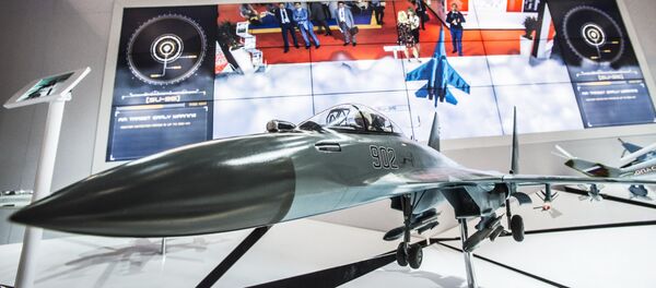 El modelo del caza ruso Su-35 en el mostrador de 'Rosoboronexport' - Sputnik Mundo