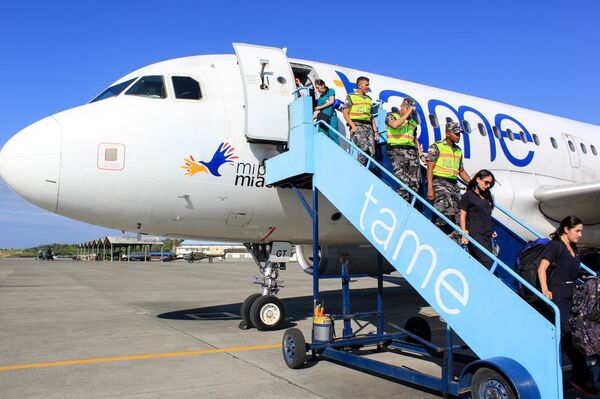 Primeros grupos de ayuda llegan a Manta en vuelos de TAME EP - Sputnik Mundo