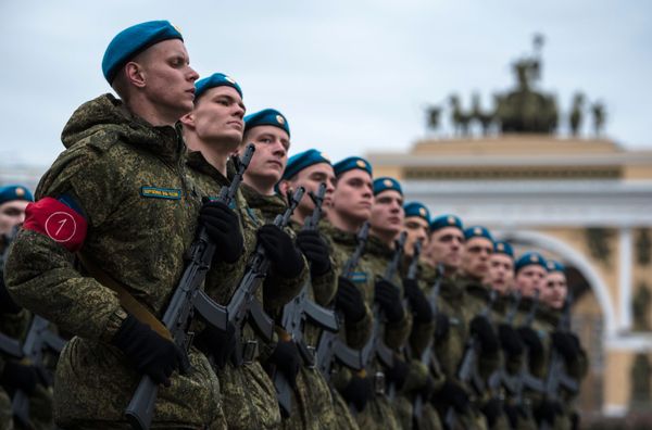 El primer ensayo del desfile del Día de la Victoria en San Petersburgo - Sputnik Mundo