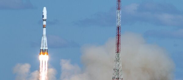 El primer lanzamiento del cohete Soyuz-2.1a con tres satélites rusos a bordo desde el cosmódromo Vostochi - Sputnik Mundo