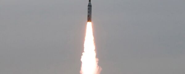 Corea del Norte lanza un misil balístico - Sputnik Mundo