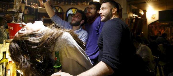 Nueva vida nace de las cenizas: El ambiente nocturno de Damasco desafía a la guerra - Sputnik Mundo