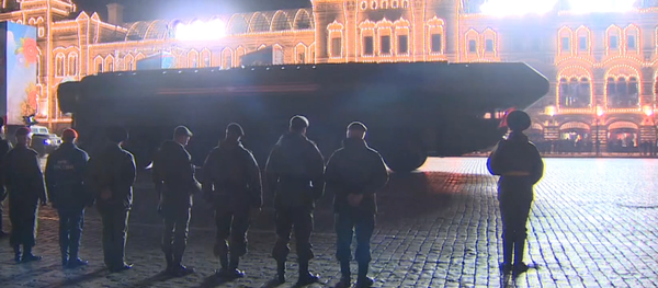 Ensayo nocturno del desfile del Día de la Victoria en Moscú - Sputnik Mundo