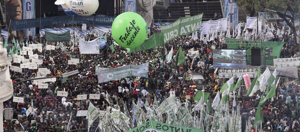 Manifestación contra el Gobierno argentino Manifestación contra el Gobierno argentino - Sputnik Mundo
