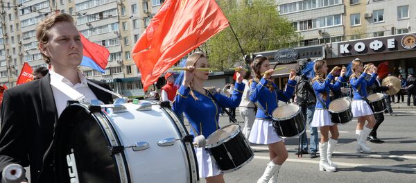 Simpatizantes del Partido Comunista de Rusia durante la marcha en Moscú Simpatizantes del Partido Comunista de Rusia durante la marcha en Moscú - Sputnik Mundo
