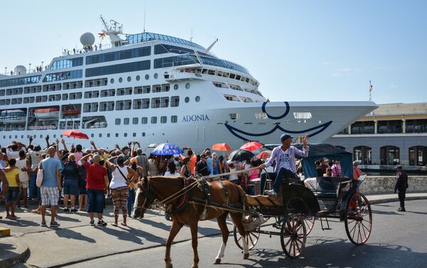 The first US-to-Cuba cruise ship to arrive in the island nation in decades remains docked at the port of Havana, on May 2, 2016. - Sputnik Mundo