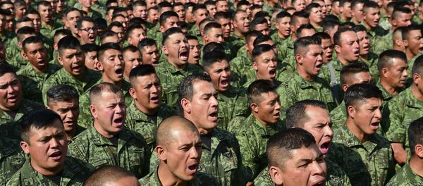 Some 26,000 Mexican soldiers assemble at a military base in Mexico City on April 16, 2016 to hear Mexican Defense Secretary Salvador Cienfuegos read out a public apology. Some 26,000 Mexican soldiers assemble at a military base in Mexico City on April 16, 2016 to hear Mexican Defense Secretary Salvador Cienfuegos read out a public apology. - Sputnik Mundo