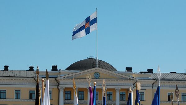 Finnish flag flying on the Palace of the Council of State, Helsinki Finnish flag flying on the Palace of the Council of State, Helsinki - Sputnik Mundo