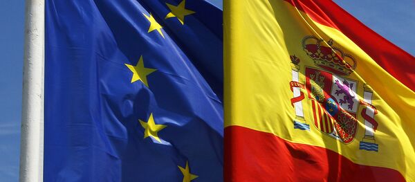 Banderas de la Unión Europea y de España - Sputnik Mundo