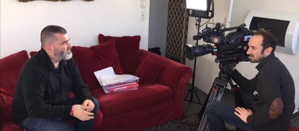 Frederic Desnard, exempleado aburrido, entrevistado por Sputnik Frederic Desnard, exempleado aburrido, entrevistado por Sputnik - Sputnik Mundo