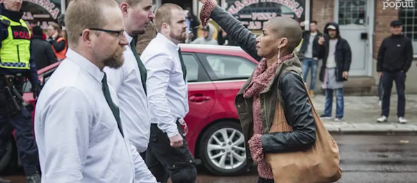 Tess Aspluno enfrenta a los neonazis en Suecia Tess Aspluno enfrenta a los neonazis en Suecia - Sputnik Mundo