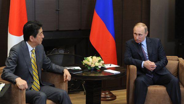 Encuentro del presidente de Rusia, Vladimir Purin, con el primer ministro de Japón, Shinzo Abe Encuentro del presidente de Rusia, Vladimir Purin, con el primer ministro de Japón, Shinzo Abe - Sputnik Mundo