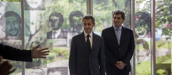 Nicolás Sarkozy junto al secretario de DDHH. Claudio Avruj - Sputnik Mundo