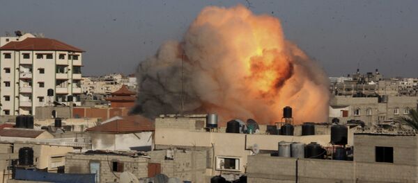 File photo of a ball of fire rises from an explosion following an Israeli air strike on the house in the southern Gaza Strip, Tuesday, Aug. 26, 2014 File photo of a ball of fire rises from an explosion following an Israeli air strike on the house in the southern Gaza Strip, Tuesday, Aug. 26, 2014 - Sputnik Mundo