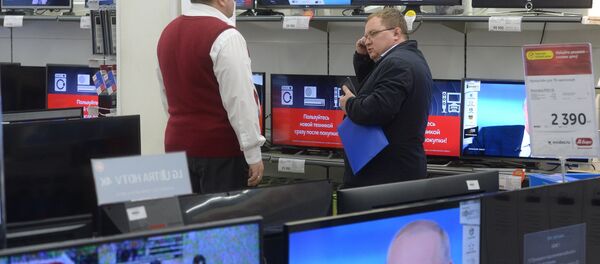 La línea directa con Vladimir Putin, en todas las pantallas de una tienda - Sputnik Mundo