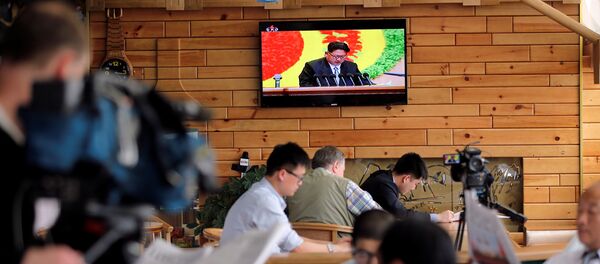 Periodistas extranjeros durante la transmisión en directo del séptimo congreso del Partido de los Trabajadores de Corea - Sputnik Mundo