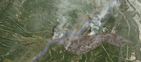 Smoke from wildfires near Fort McMurray, Alberta, Canada are shown in this satellite photo from NASA taken May 3, 2016. - Sputnik Mundo