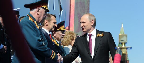 Presidente de Rusia, Vladímir Putin, y los veteranos de la Gran Guerra Patria - Sputnik Mundo