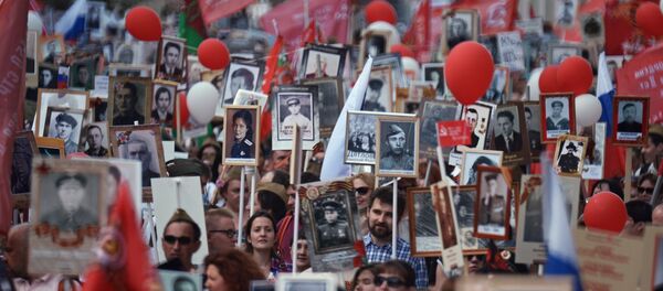 Desfile del Regimiento inmortal en Moscú - Sputnik Mundo