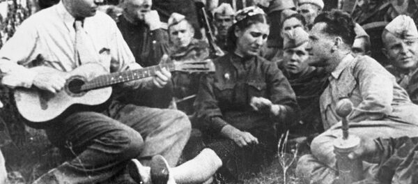 Soldados cantan una canción - Sputnik Mundo