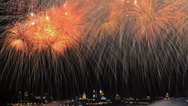 Fuegos artificiales en Moscú - Sputnik Mundo